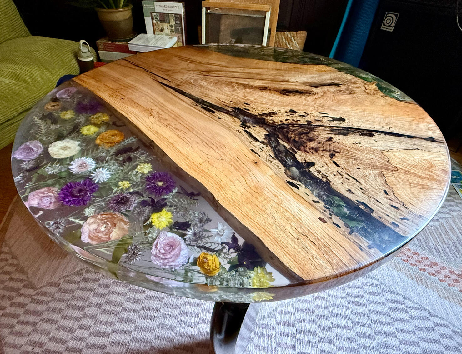 Maple table with preserved flowers Maple table with preserved flowers